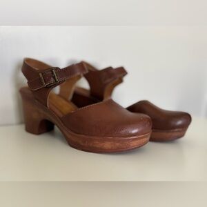 B.O.C Born Natasha Platform Clog, Mary Jane, ankle strap, size 9, Brown.
